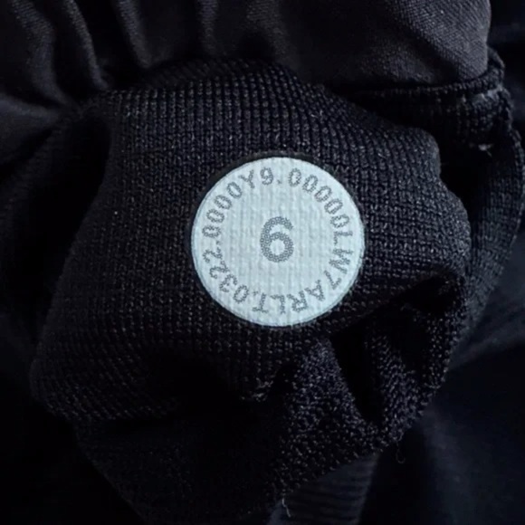 Lululemon Black Women's Hotty Hot Short Long 4” Size 6 W7ARLT - Picture 12 of 15